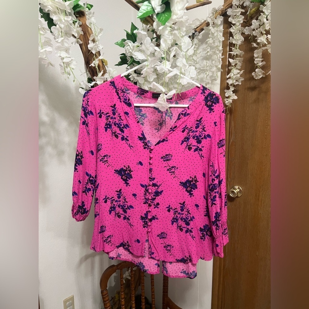 Cute blouse - Picture 3 of 7